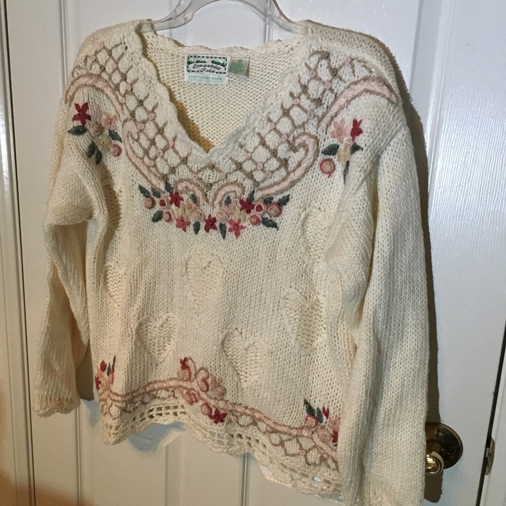 Vintage White Sweater Hand-Knit Cottagecore Heart Pink Rose Pullover VTG Sz M